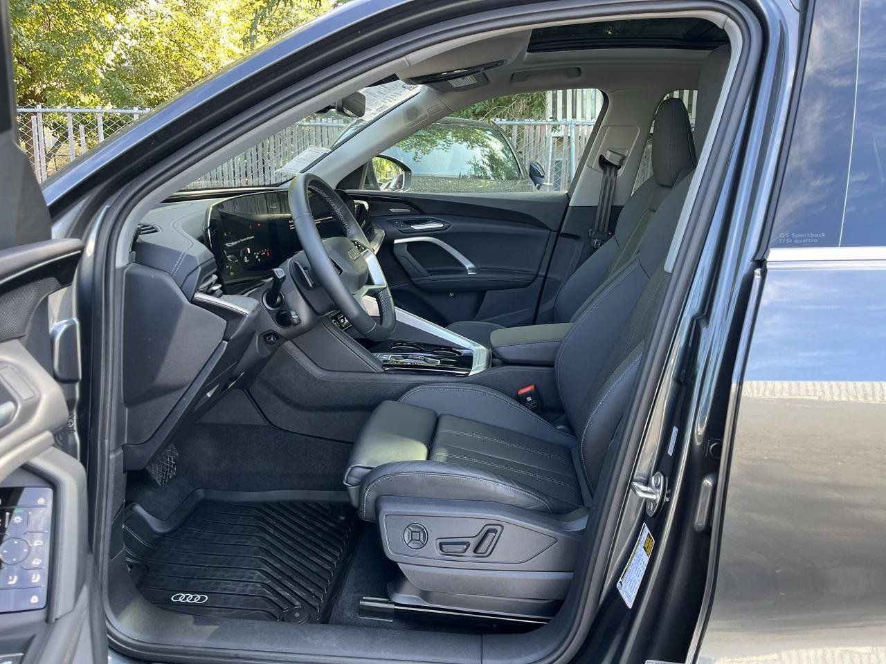 Used 2025 Audi Q5 Premium Plus AWD/4WD image 2