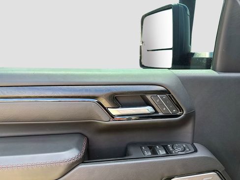 Used 2025 GMC Sierra 2500 AT4X image 9