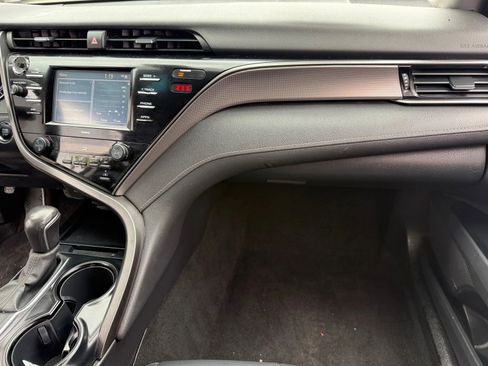 Used 2020 Toyota Camry SE w/ Convenience Package FWD image 15