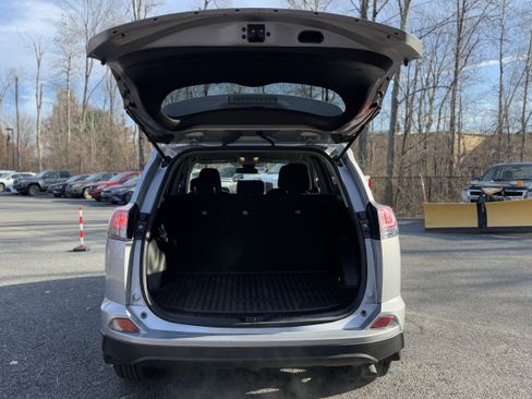 Used 2018 Toyota RAV4 LE image 28