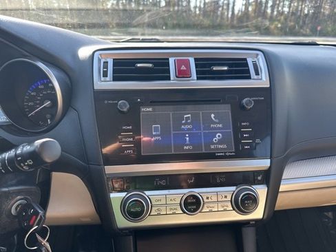 Used 2017 Subaru Outback 2.5i Premium image 15
