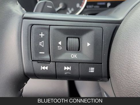 Used 2025 Nissan Pathfinder SV FWD image 15