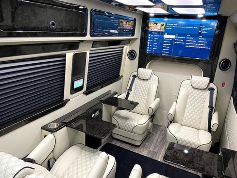 Used 2022 Mercedes-Benz Sprinter 3500 image 6