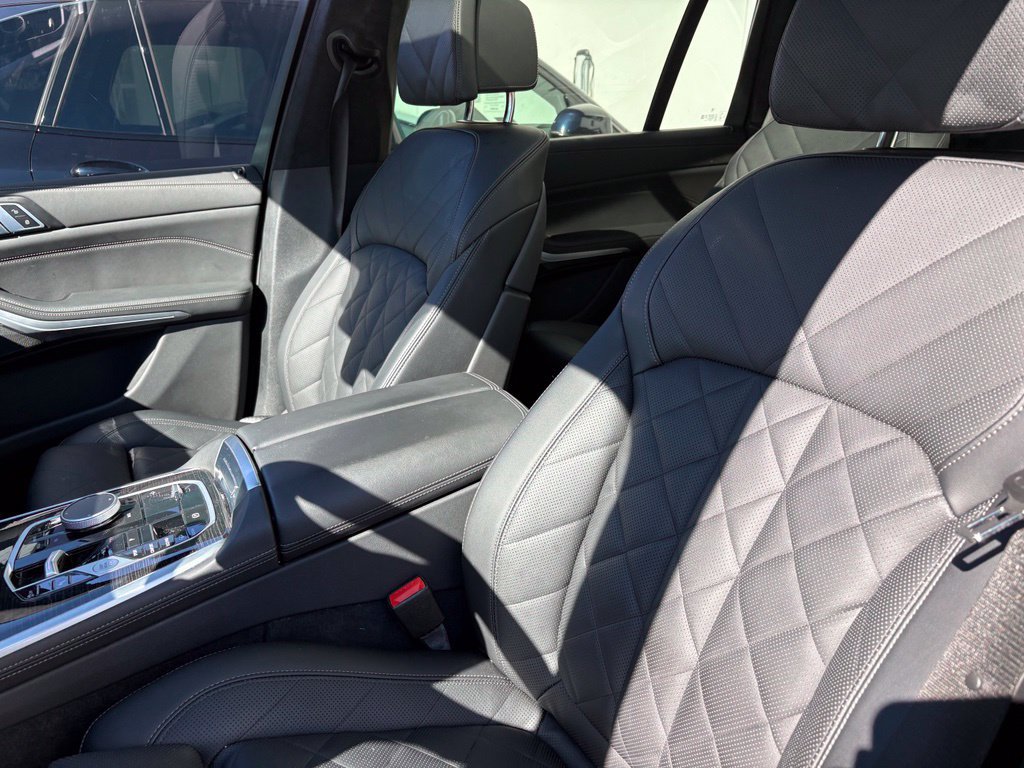Certified 2025 BMW X7 xDrive40i w/ M Sport Package AWD/4WD image 6