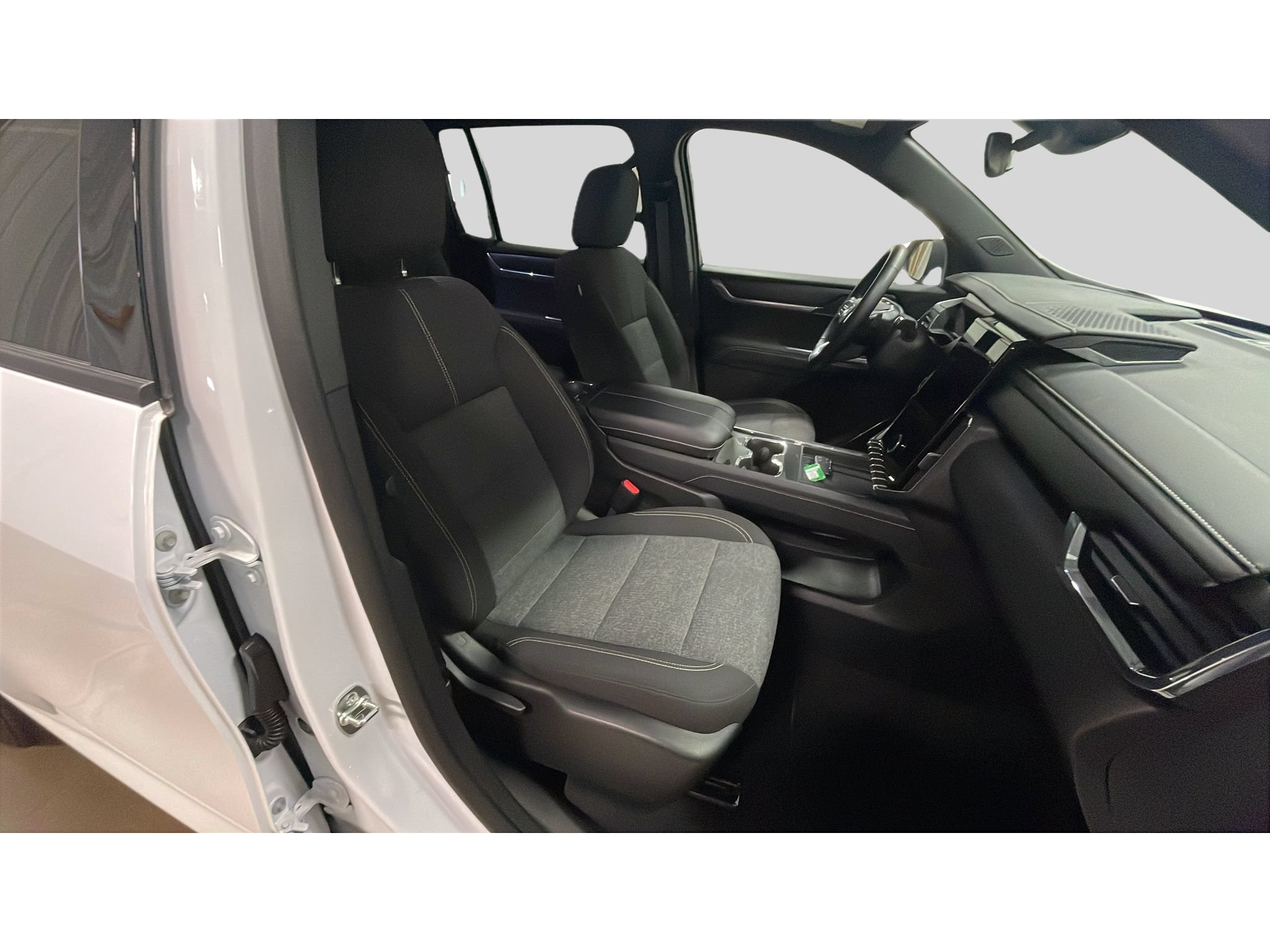 Used 2025 GMC Acadia Elevation AWD/4WD image 17