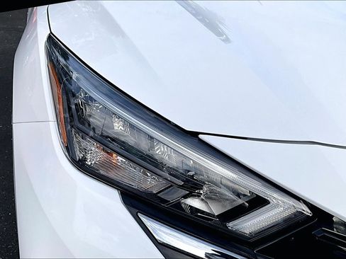 Used 2025 Nissan Versa S w/ Trunk Package image 29