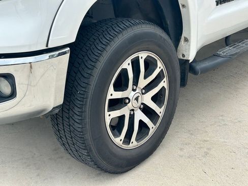 Used 2017 Toyota Tundra SR5 w/ SR5 Upgrade Package RWD image 9