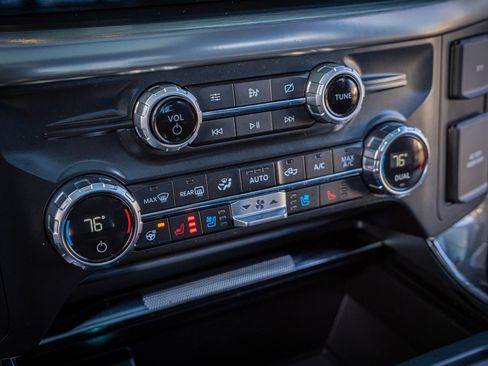 Used 2021 Ford F150 Lariat w/ Equipment Group 502A High image 19