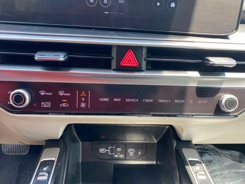 Used 2025 Kia Sorento S AWD/4WD image 19