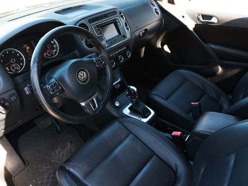 Used 2016 Volkswagen Tiguan S image 4