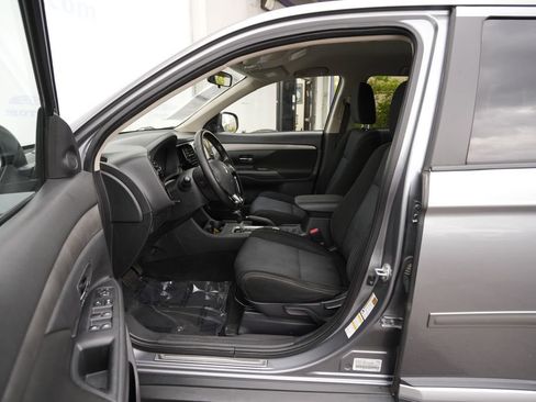 Used 2016 Mitsubishi Outlander SE AWD/4WD image 16