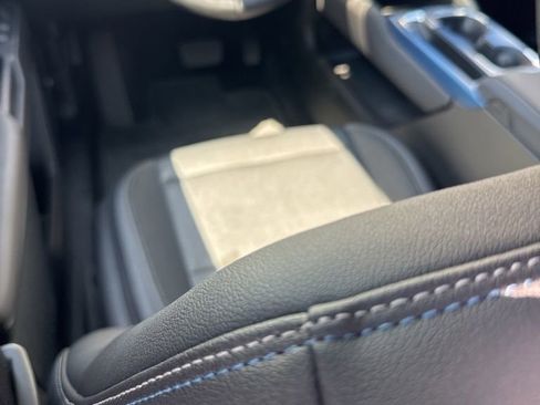 Used 2025 Chevrolet Equinox EV LT w/ Convenience Package image 8