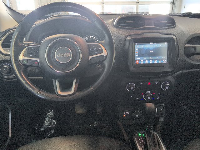 Used 2018 Jeep Renegade Latitude w/ Cold Weather Group AWD/4WD image 16