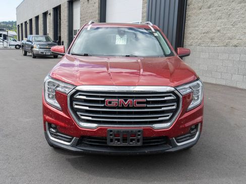 Used 2024 GMC Terrain SLT AWD/4WD image 2