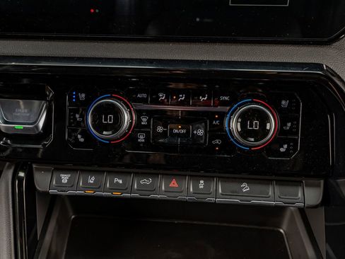 Used 2025 GMC Sierra 2500 AT4 w/ AT4 Premium Plus Package image 26