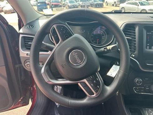Used 2019 Jeep Cherokee Latitude w/ Popular Appearance Group FWD image 22