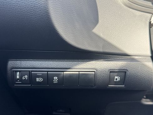 Used 2025 Toyota Corolla SE w/ SE Premium Package image 33