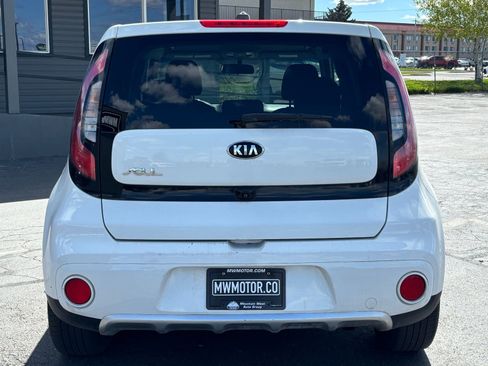 Used 2017 Kia Soul + image 4