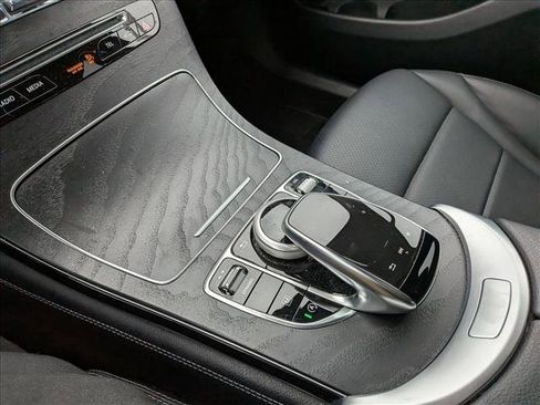 Used 2019 Mercedes-Benz GLC 300 4MATIC image 11