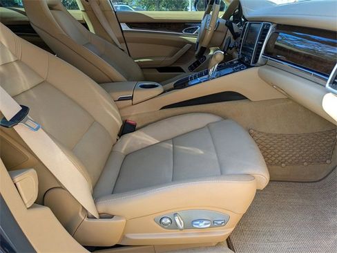 Used 2015 Porsche Panamera 4 image 30