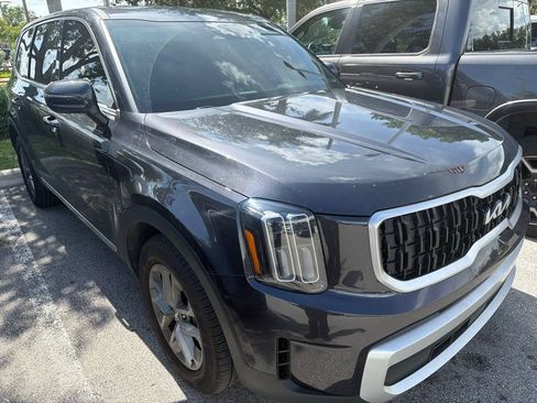 Used 2025 Kia Telluride LX FWD image 3