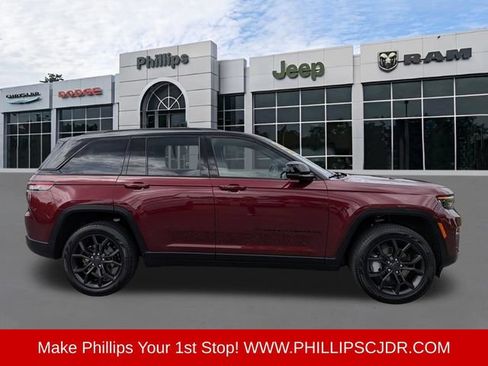 Certified 2025 Jeep Grand Cherokee Limited w/ Trailer Tow Package AWD/4WD image 2