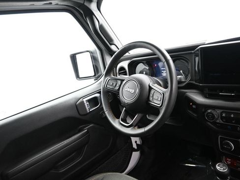 Used 2024 Jeep Wrangler Unlimited AWD/4WD image 14