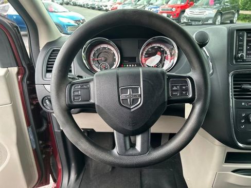 Used 2019 Dodge Grand Caravan SE w/ UConnect Hands-Free Group FWD image 15