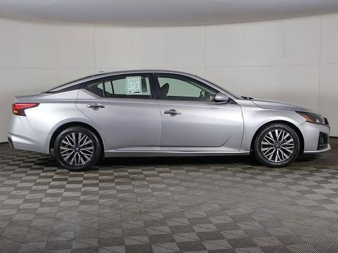 Used 2023 Nissan Altima 2.5 SV image 15