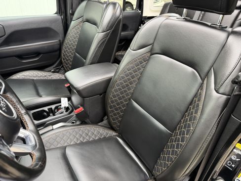 Used 2022 Jeep Wrangler Unlimited Sahara AWD/4WD image 24
