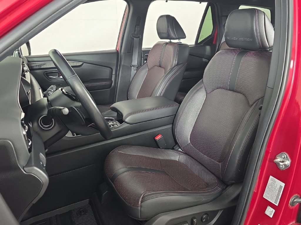 Used 2025 Honda Pilot Black Edition image 23