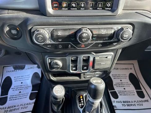 Used 2021 Jeep Wrangler Sport image 17