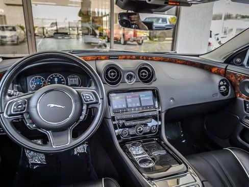 Used 2018 Jaguar XJ R-Sport image 25