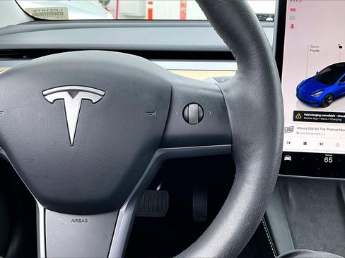 Used 2023 Tesla Model 3 Standard Range image 12