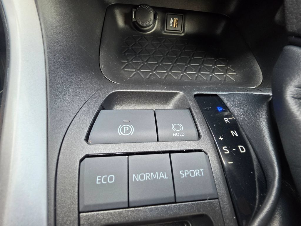 Used 2023 Toyota RAV4 XLE FWD image 19