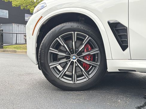 Used 2024 BMW X5 xDrive40i w/ M Sport Package AWD/4WD image 16
