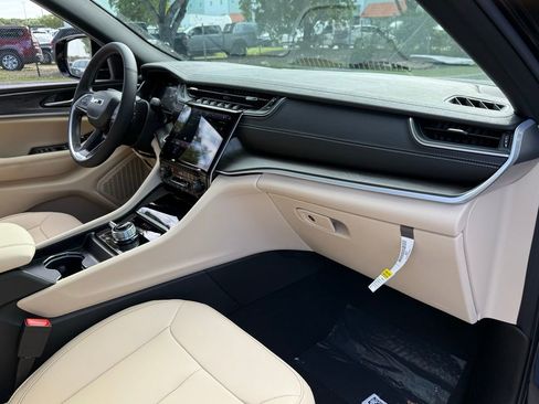 New 2025 Jeep Grand Cherokee Limited image 31