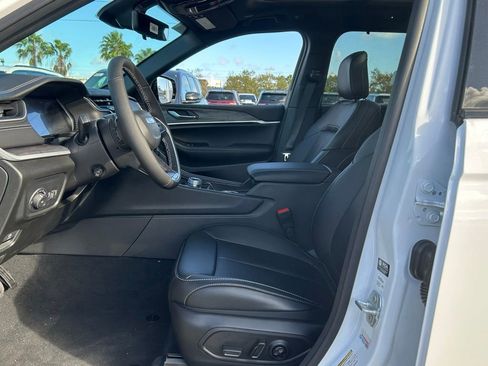 New 2025 Jeep Grand Cherokee Limited w/ Luxury Tech Group II image 9