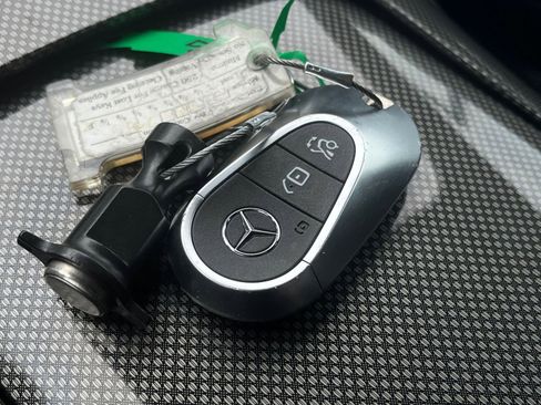 Used 2025 Mercedes-Benz GLB 250 4MATIC image 21