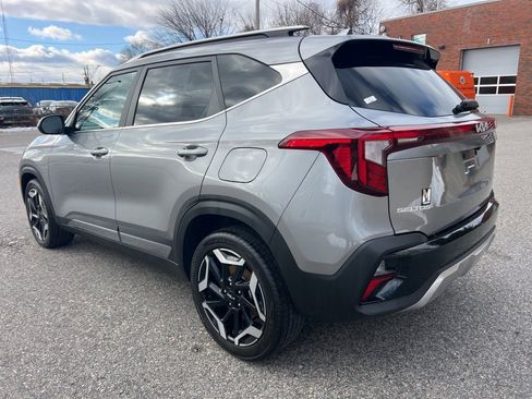 Certified 2025 Kia Seltos SX w/ SX Sunroof Package image 2