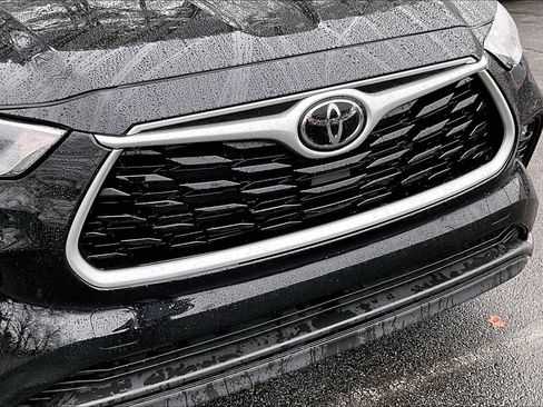 Certified 2023 Toyota Highlander XLE image 30