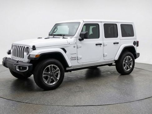Used 2025 Jeep Wrangler Sahara image 3