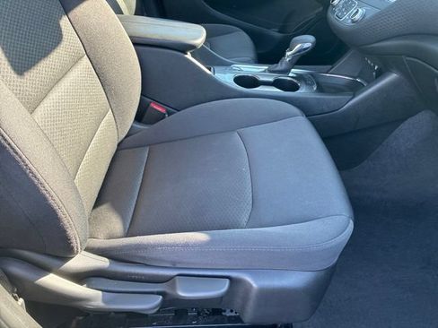 Used 2025 Chevrolet Malibu LT FWD image 32