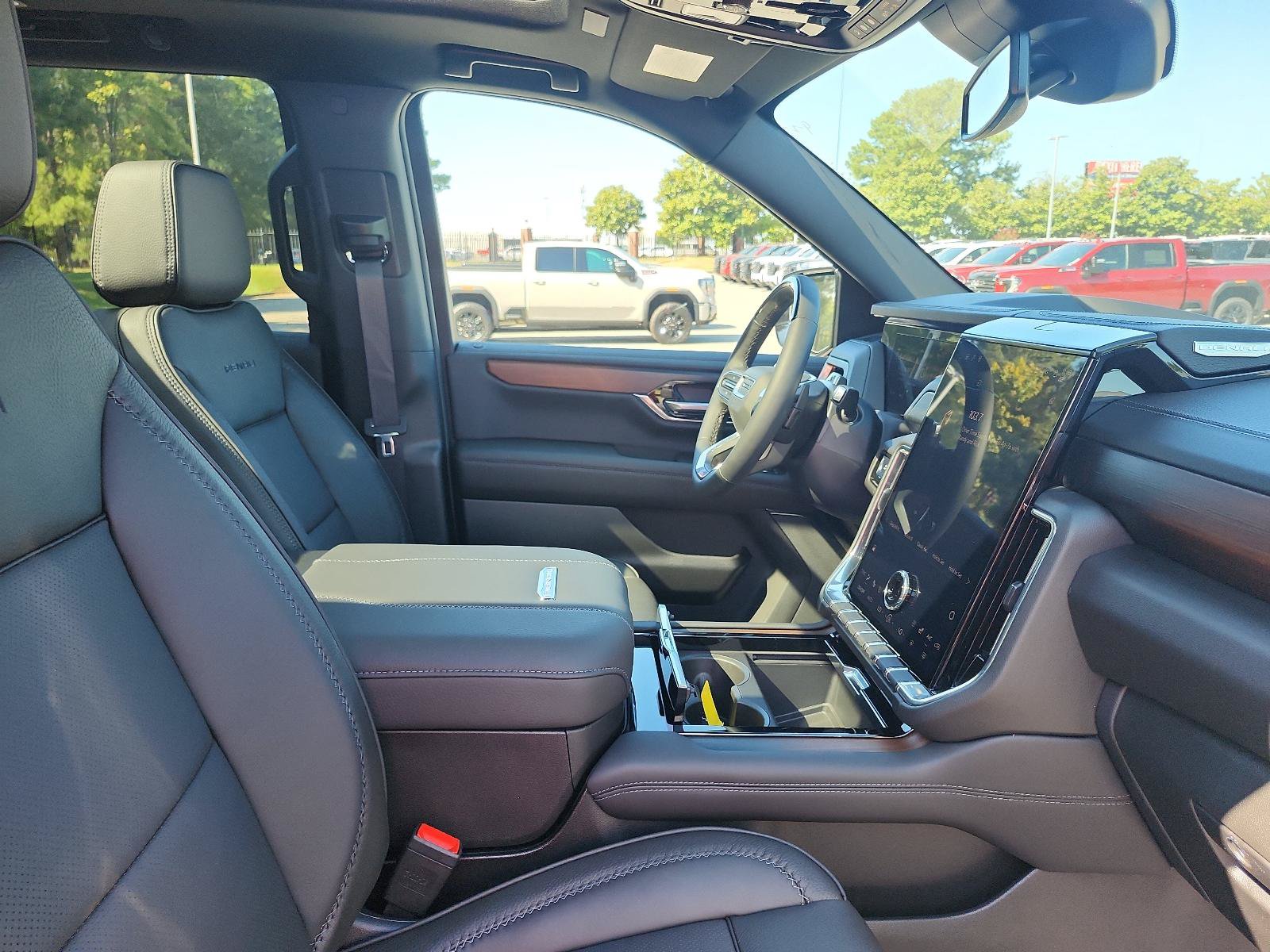 New 2027 GMC Yukon Denali w/ Sun & Power Step Package AWD/4WD image 6