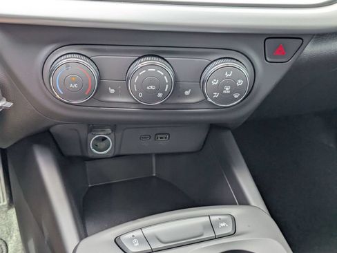 New 2026 Chevrolet Trax RS w/ Sunroof Package FWD image 18