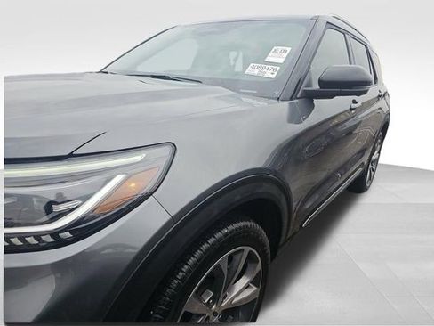 Used 2025 Ford Explorer Platinum w/ Ultimate Package image 6