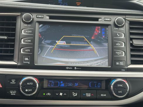 Used 2015 Toyota Highlander Limited w/ Driver Technology Package AWD/4WD image 25