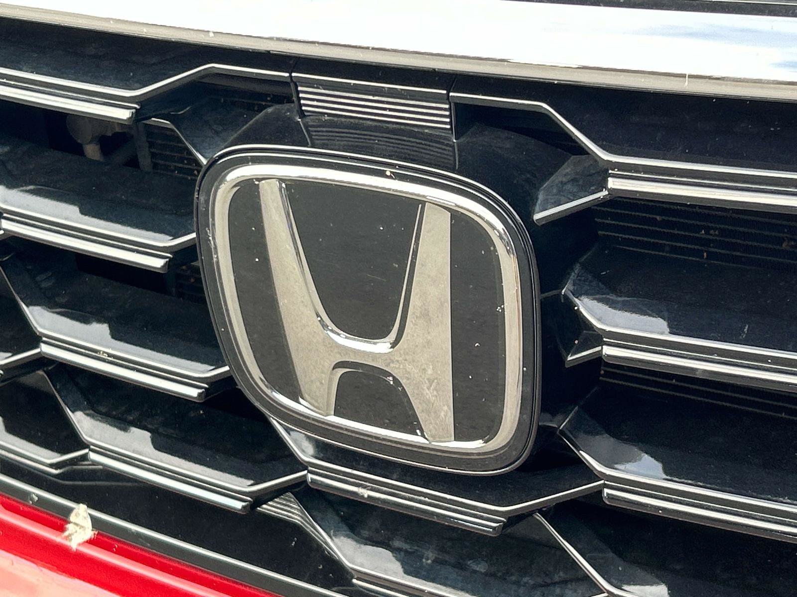 Used 2025 Honda Pilot Touring image 10