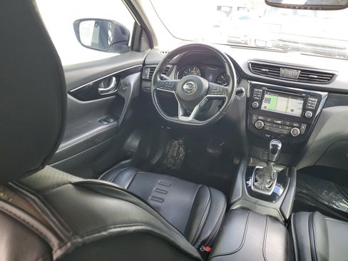 Used 2017 Nissan Rogue Sport SV w/ SV Premium Package image 12