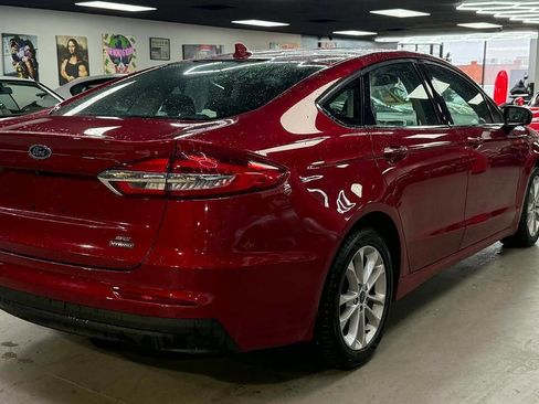 Used 2020 Ford Fusion SE image 6
